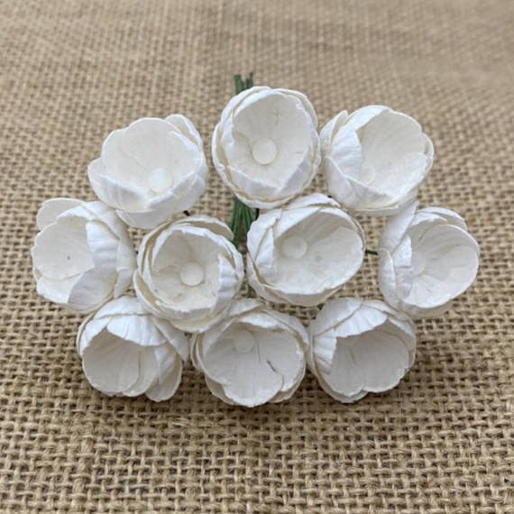 50 WHITE MULBERRY PAPER BUTTERCUPS