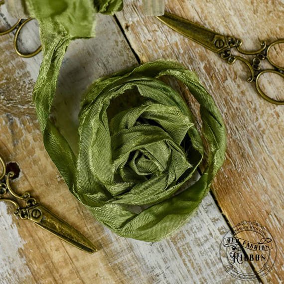 Vintage old fashion ribbon - dark olive