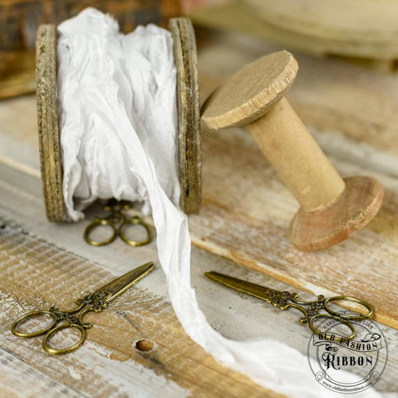 Vintage old fashion ribbon - white