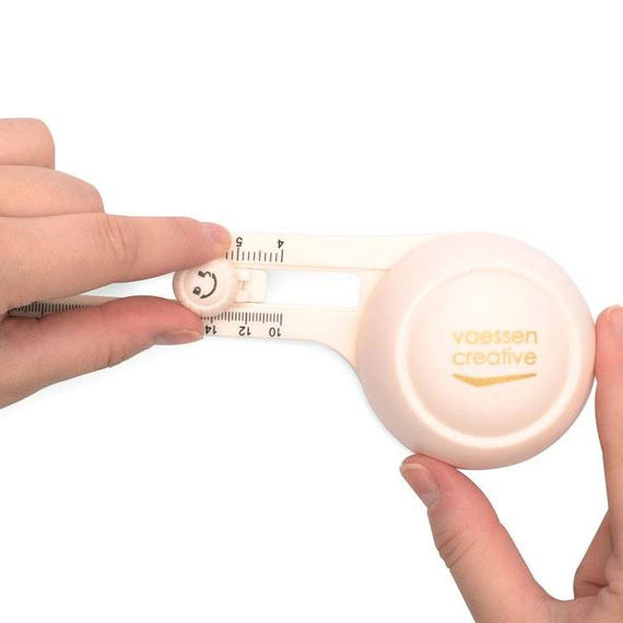 Tool for cutting out circles of circles 