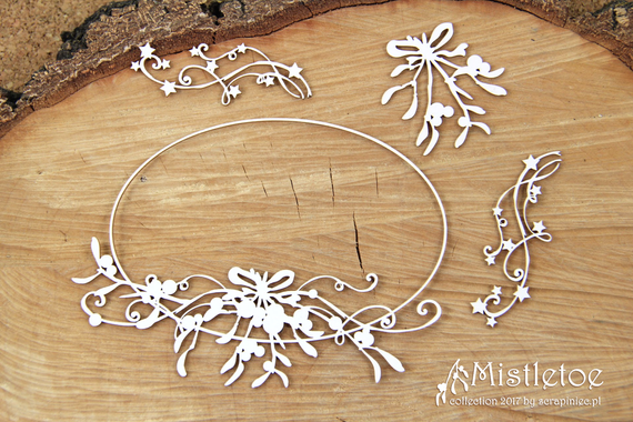 Chipboard - Big Oval Frame - Mistletoe 