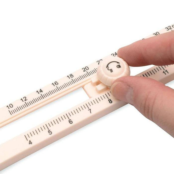 Tool for cutting out circles of circles 